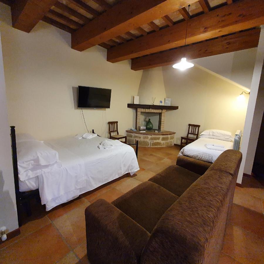 Pietra Maula Agriturismo Castelraimondo Екстериор снимка