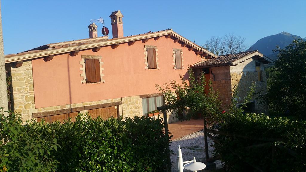 Pietra Maula Agriturismo Castelraimondo Екстериор снимка