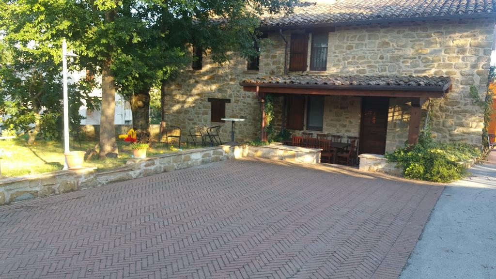 Pietra Maula Agriturismo Castelraimondo Екстериор снимка